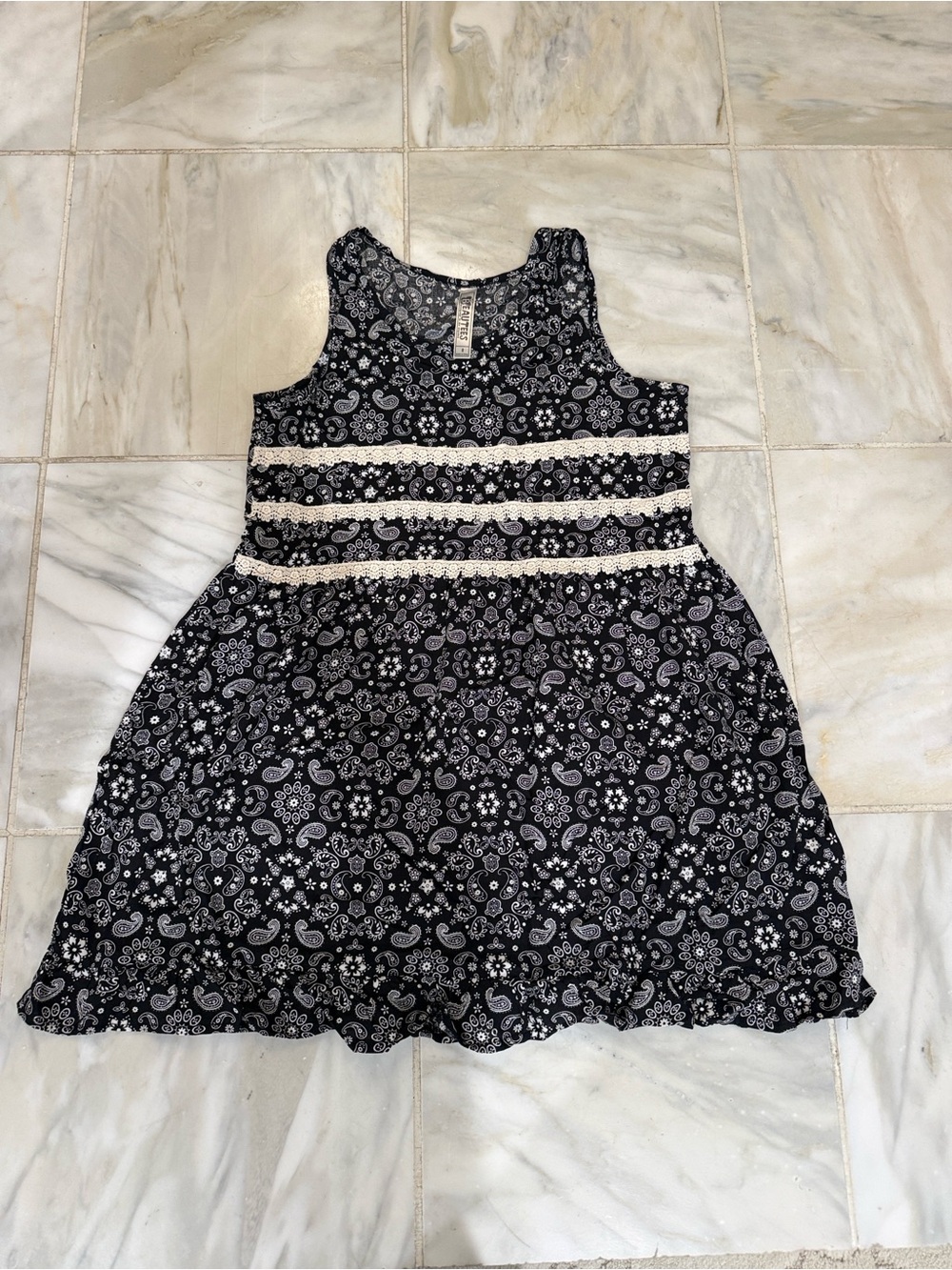 Girls Black Paisley Sleeveless Dress with Lace Trim and ruffle bottom --size 8